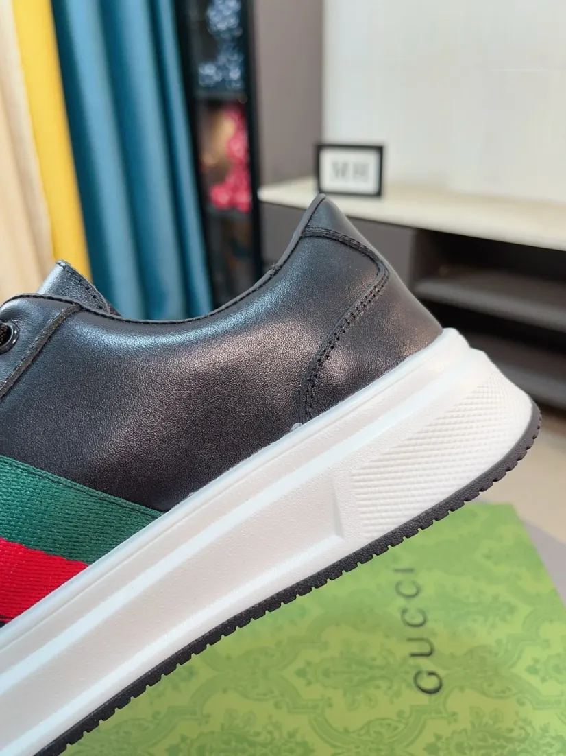 Factory price 420🌹🌹GUCCI [Gucci] New high-end brand of men's shoes, the latest fashionable casual men's shoes, trendy and versatile, relaxed and sporty style, uppers imported from Italy, first-layer cowhide, genuine leather lining and ultra-fine workmanship. Original personalized fashionable rubber wear-resistant outsole, light and comfortable on the foot, size 38-44